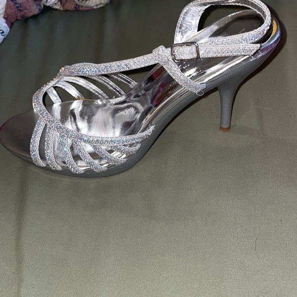Silver Heels - Picture 2 of 5